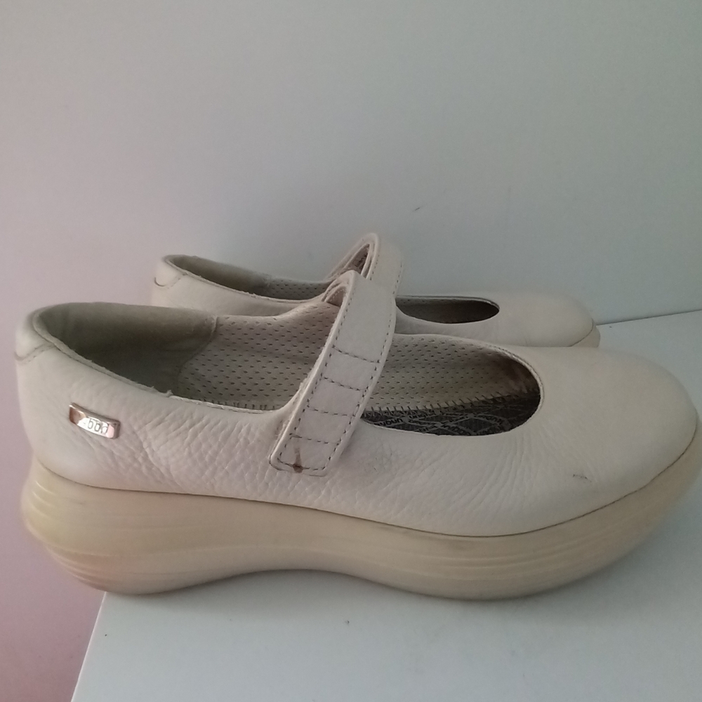 KYBUN LUZERN SHOES.